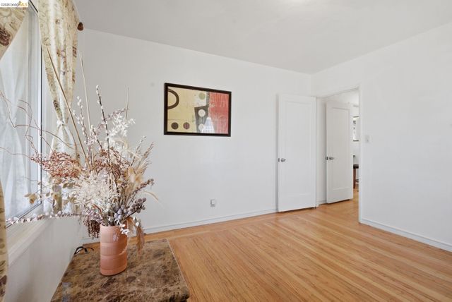 1100 101St Ave, Oakland, CA 94603