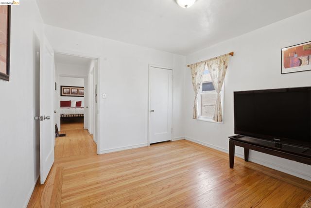 1100 101St Ave, Oakland, CA 94603