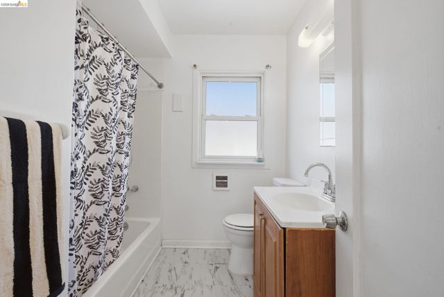1100 101St Ave, Oakland, CA 94603