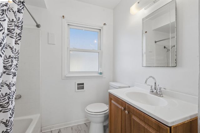 1100 101St Ave, Oakland, CA 94603