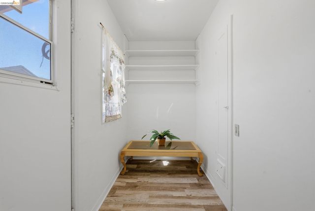 1100 101St Ave, Oakland, CA 94603