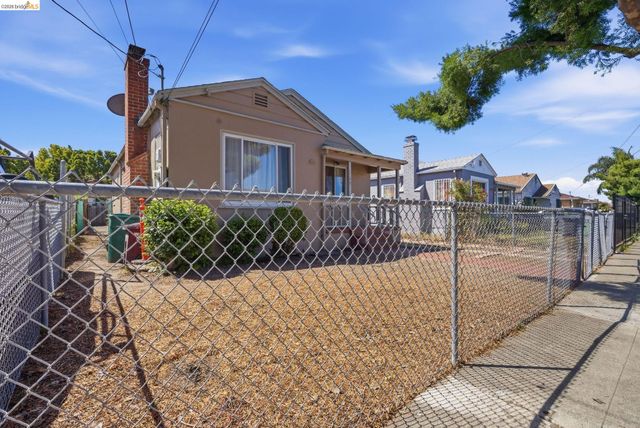 1100 101St Ave, Oakland, CA 94603