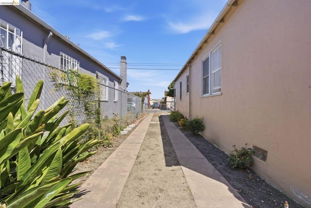 1100 101St Ave, Oakland, CA 94603
