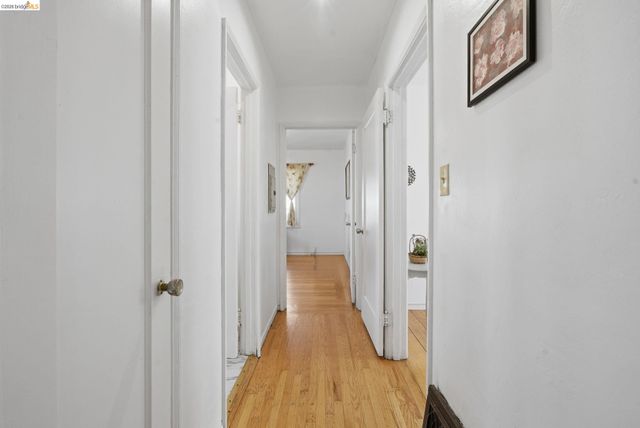 1100 101St Ave, Oakland, CA 94603