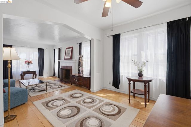 1100 101St Ave, Oakland, CA 94603