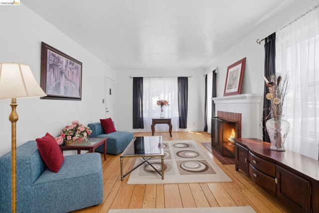 1100 101St Ave, Oakland, CA 94603