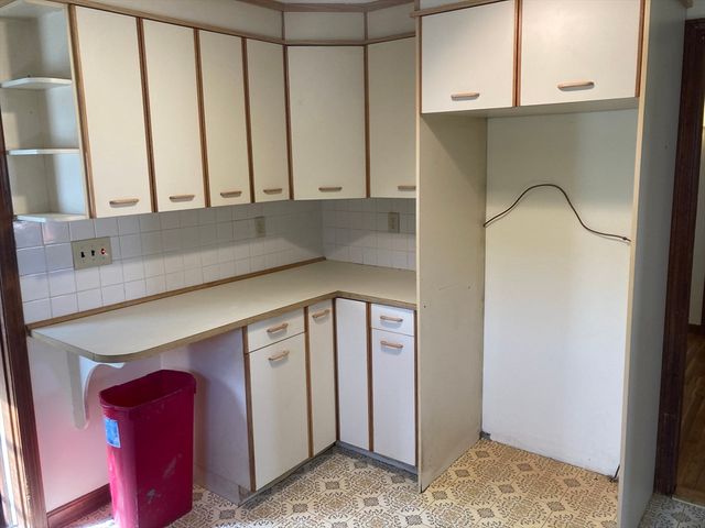 84 D St, Dracut, MA 01826