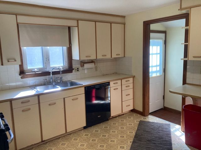 84 D St, Dracut, MA 01826