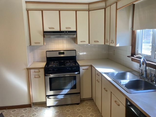 84 D St, Dracut, MA 01826