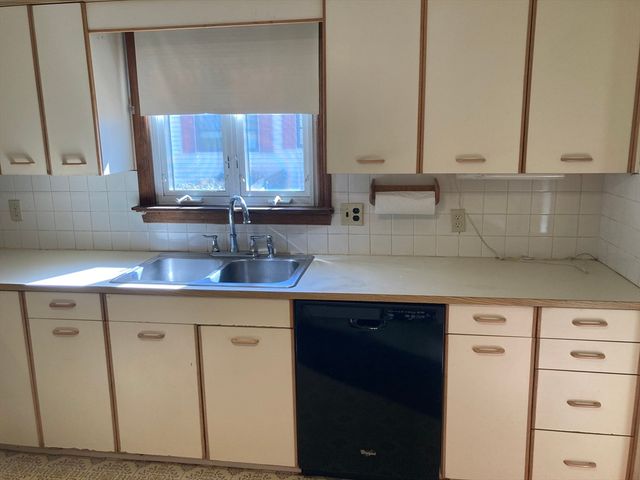 84 D St, Dracut, MA 01826