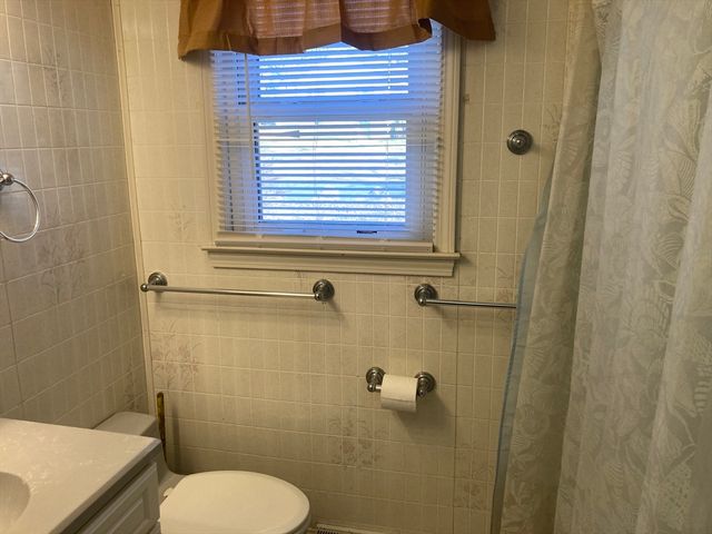 84 D St, Dracut, MA 01826