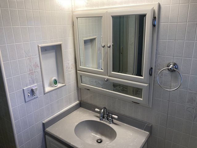 84 D St, Dracut, MA 01826