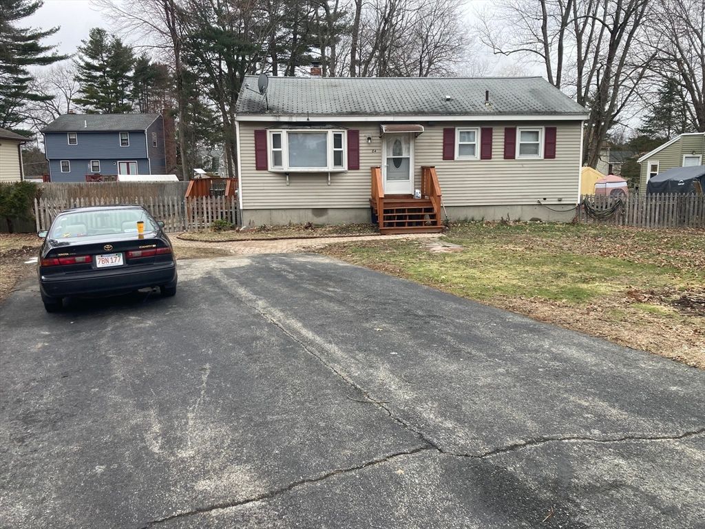 84 D St, Dracut, MA 01826