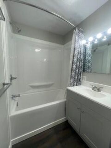 204 W Berry Avenue, Lansing, MI 48910