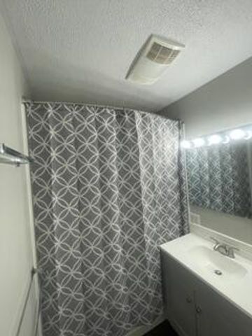 204 W Berry Avenue, Lansing, MI 48910