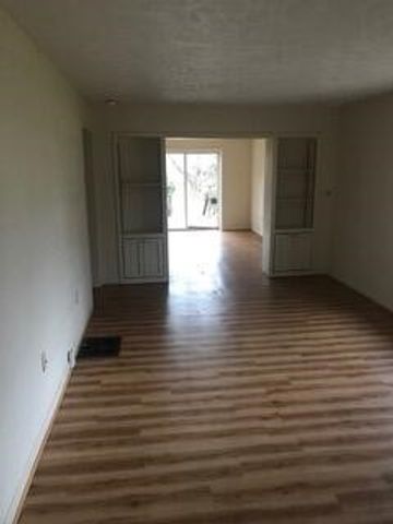 204 W Berry Avenue, Lansing, MI 48910