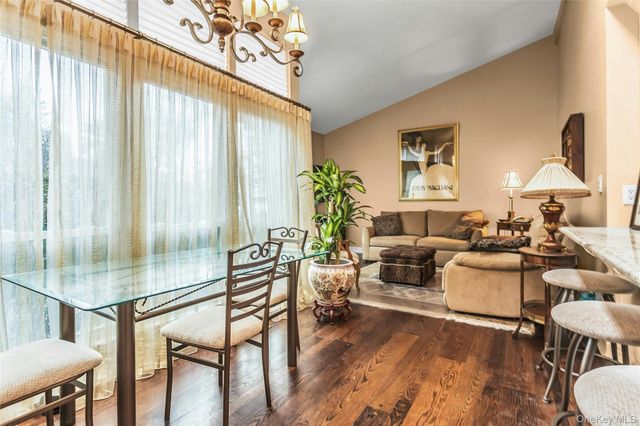 52 Hyde Court, Manhasset, NY 11030