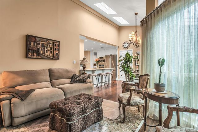 52 Hyde Court, Manhasset, NY 11030