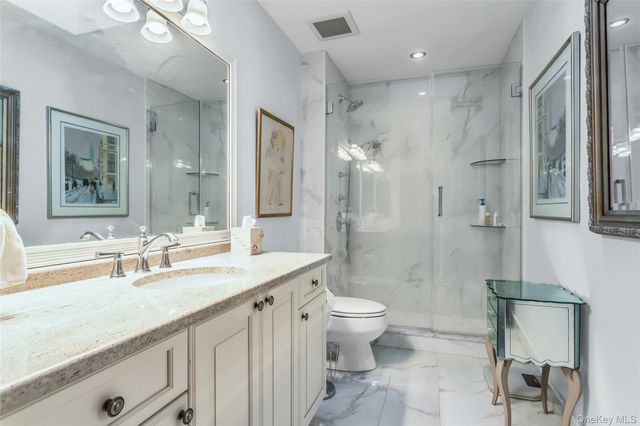 52 Hyde Court, Manhasset, NY 11030