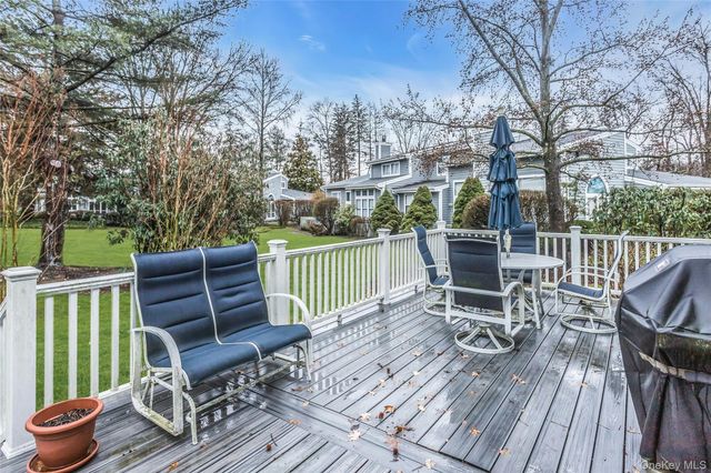 52 Hyde Court, Manhasset, NY 11030