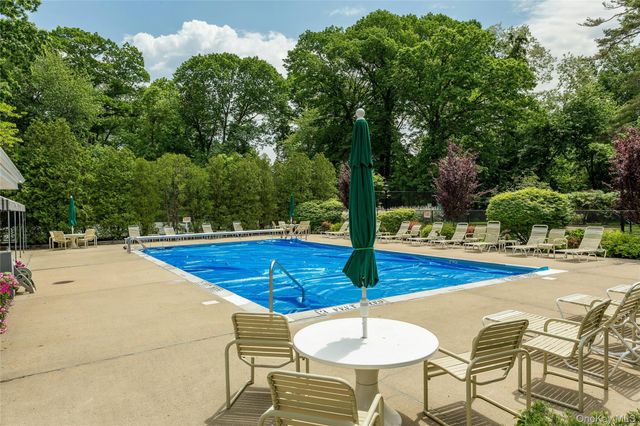 52 Hyde Court, Manhasset, NY 11030