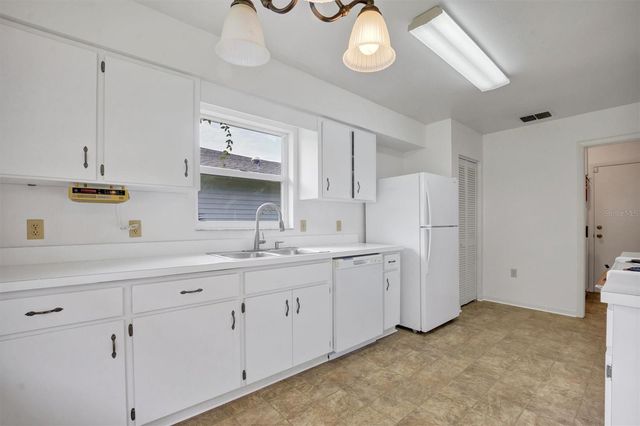 4938 COLONNADES CIRCLE E, Lakeland, FL 33811