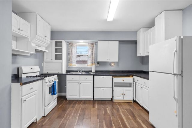 132 N Pinecrest Road, Bolingbrook, IL 60440