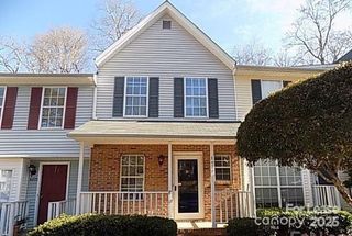 6425 Windsor Gate Lane, Charlotte, NC 28215