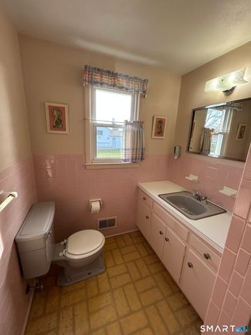 47 Williamson Road, Hamden, CT 06517