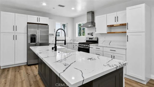 7032 Penfield, Winnetka, CA 91306