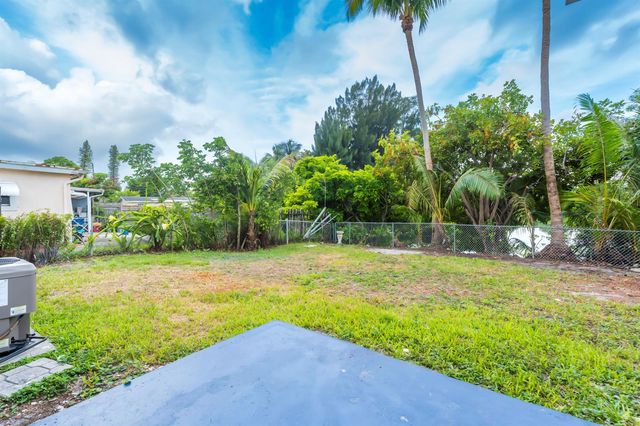 1523 SW 68th Way, North Lauderdale, FL 33068