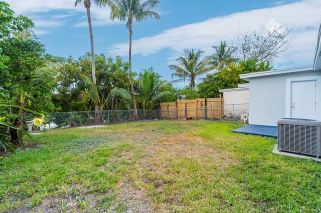 1523 SW 68th Way, North Lauderdale, FL 33068