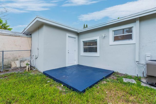 1523 SW 68th Way, North Lauderdale, FL 33068