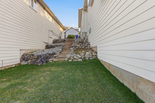 2120 E TURNBERRY Ln, Spokane, WA 99223