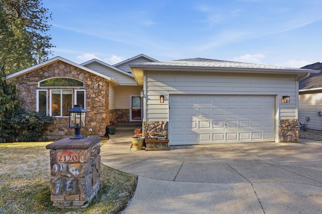 2120 E TURNBERRY Ln, Spokane, WA 99223