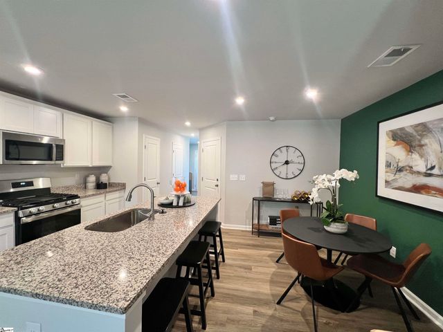 1272 Forestbrook Lane, Spartanburg, SC 29303