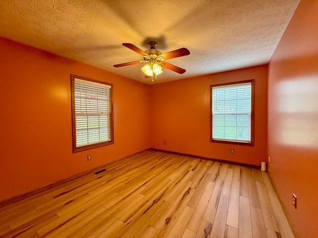 4367 Prices Creek Road, Huntington, WV 25701