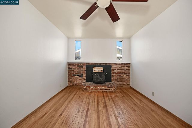 1402 Canterbury Dr, Fairfield, CA 94533