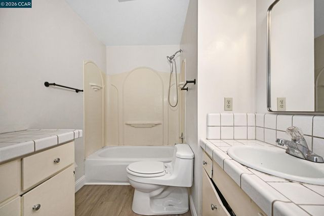 1402 Canterbury Dr, Fairfield, CA 94533