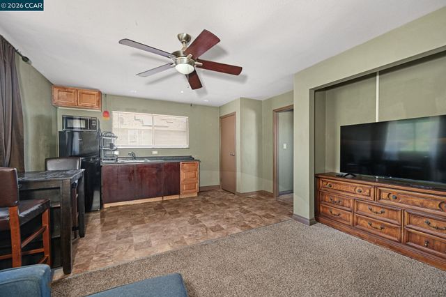 1402 Canterbury Dr, Fairfield, CA 94533