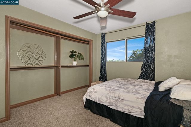1402 Canterbury Dr, Fairfield, CA 94533