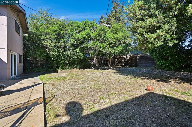 1402 Canterbury Dr, Fairfield, CA 94533
