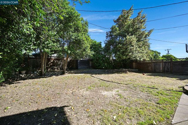 1402 Canterbury Dr, Fairfield, CA 94533