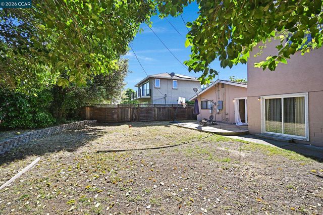 1402 Canterbury Dr, Fairfield, CA 94533
