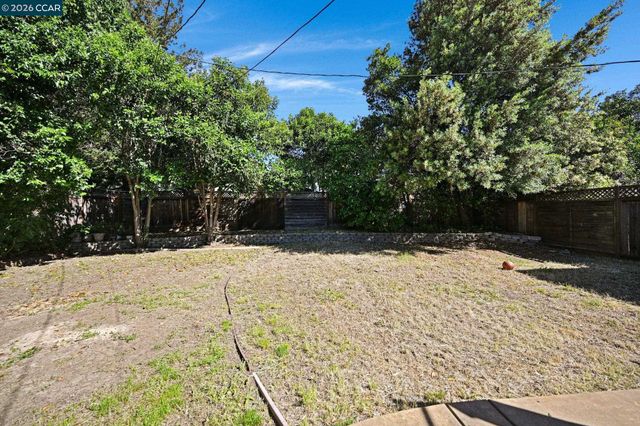 1402 Canterbury Dr, Fairfield, CA 94533