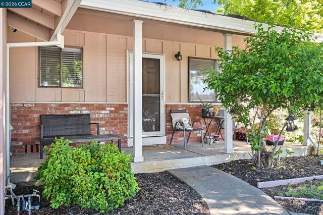 1402 Canterbury Dr, Fairfield, CA 94533