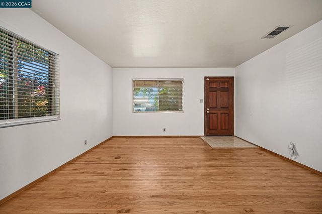 1402 Canterbury Dr, Fairfield, CA 94533