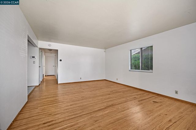 1402 Canterbury Dr, Fairfield, CA 94533