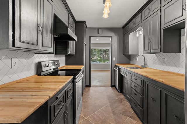 62 18TH Avenue N, Fargo, ND 58102