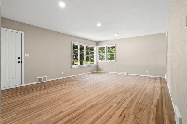 62 18TH Avenue N, Fargo, ND 58102
